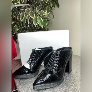 Calvin Klein Women’s 4 Lace-Up Pointed Toe Croc Textured Mules Black Overheard.